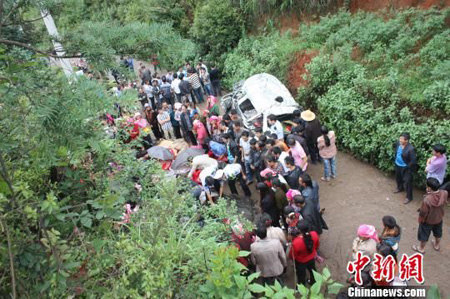 云南罗平致11死交通变乱