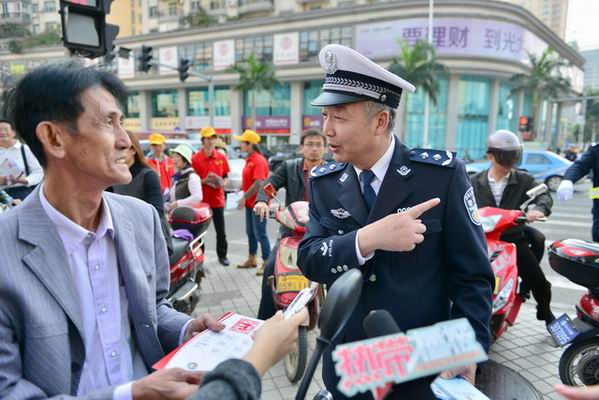 海南七部门结合发展“全邦交通安全日”主题活动
