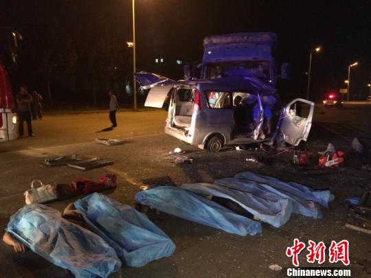 37705840 哈尔滨机场路重特大交通变乱现场