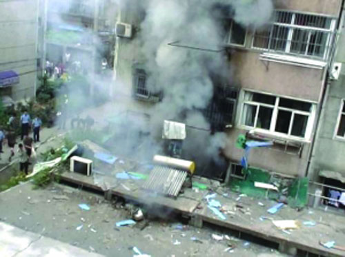 上海松江一民宅燃气泄漏爆燃变乱