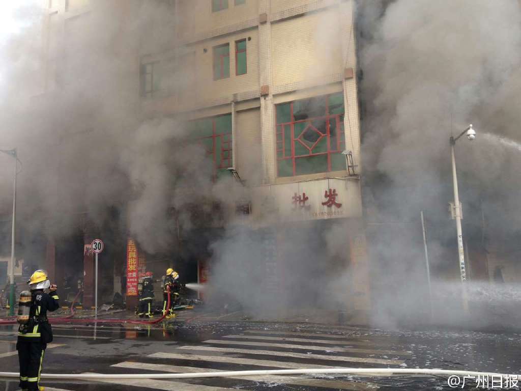 广东咸阳步行街产生火警 已致一人殒命