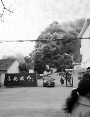 江苏宝应曹甸镇化化工厂产生爆燃变乱