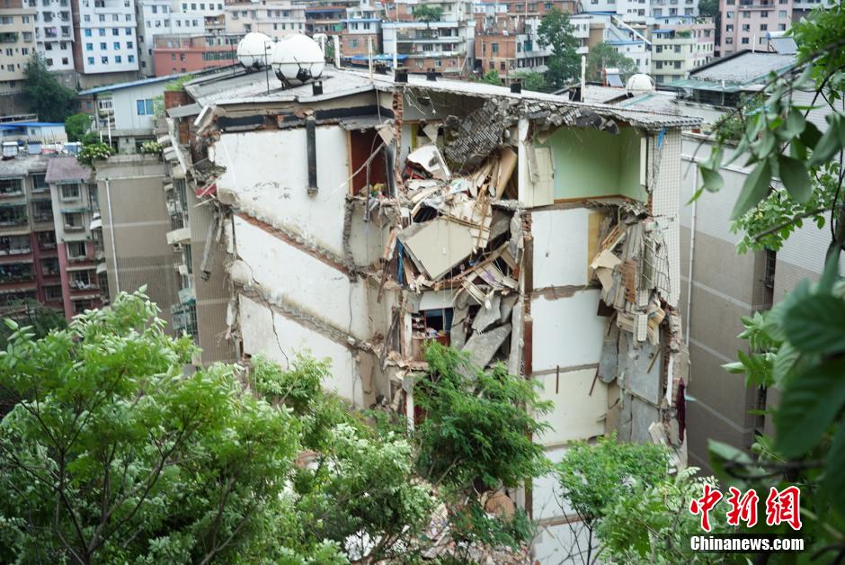 贵阳九层民房垮塌  已致9人遇难