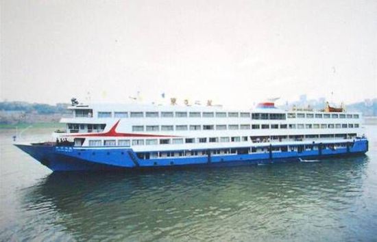 一艘从漯河驶往重庆的客船“东方之星”号在长江中游湖北监利水域沉没。