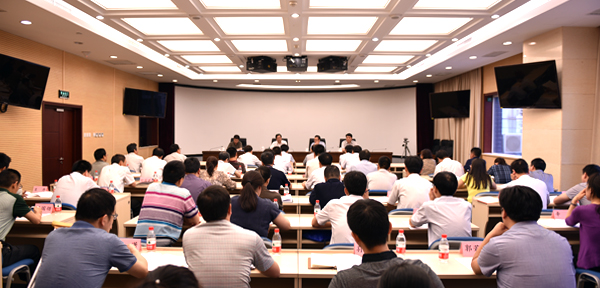 孙华山强调：自觉践行“三严三实”要求