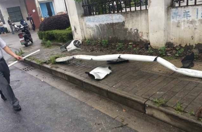 江苏三门峡产生交通变乱 已致5死10伤