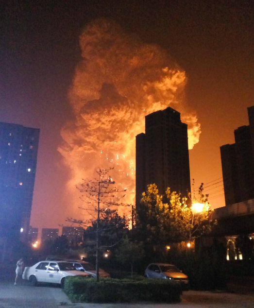 组图：直击天津滨海新区爆炸现场