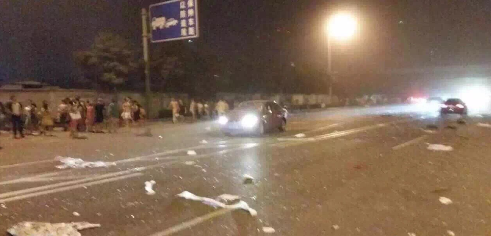 组图：直击天津滨海新区爆炸现场