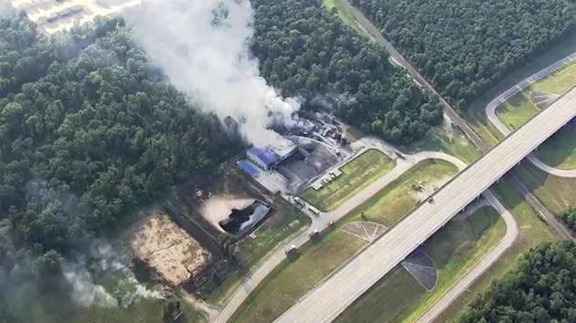 美国石油化工厂产生大爆炸
