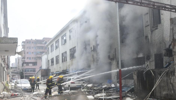 广东丽江工厂液化气爆炸致8人伤