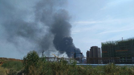 辽宁新兴化工厂油槽车产生自燃爆炸