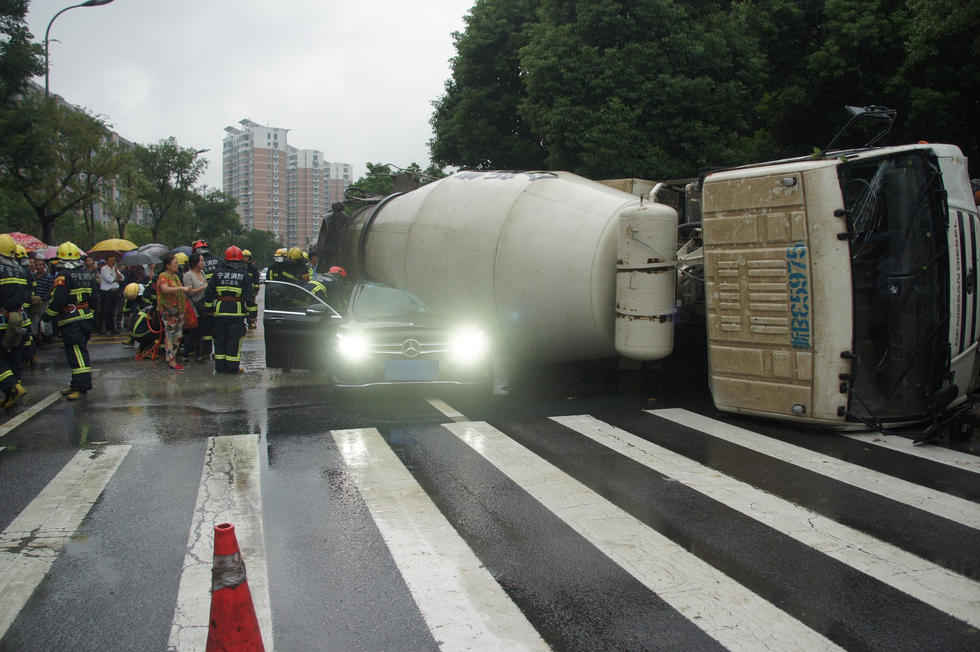 孝感市江东区产生交通变乱 致1死2伤