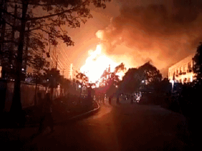 汉中黑油窝点爆炸 火球直冲上天