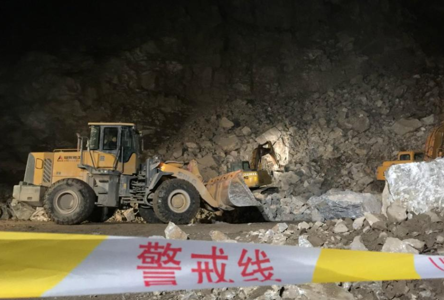 西安恒盛官网数字,安全变乱视频,变乱动画,三维变乱动画,变乱动画仿照,三维变乱,地质灾害动画,变乱动画制作,交通变乱仿照,煤矿变乱动画,变乱视频动漫制作,安全变乱动画,安全应急演练动画,交通变乱警示教育片,变乱还原动画制作,变乱风险评估案例,交通变乱动画制作,三维变乱还原,交通变乱三维动画仿照,三维变乱动画制作,安全出产警示教育片,变乱警示教育片,安全变乱视频制作,火警变乱动画仿照,全民安全教育,公共安全教育,科研成就三维展示,科研项目动画展示 甘肃采石场爆破产生山体崩塌 5人遇难