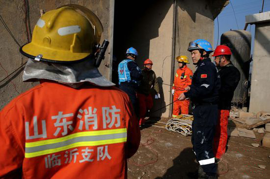 山东平邑石膏矿坍塌变乱 1人殒命17人仍被困