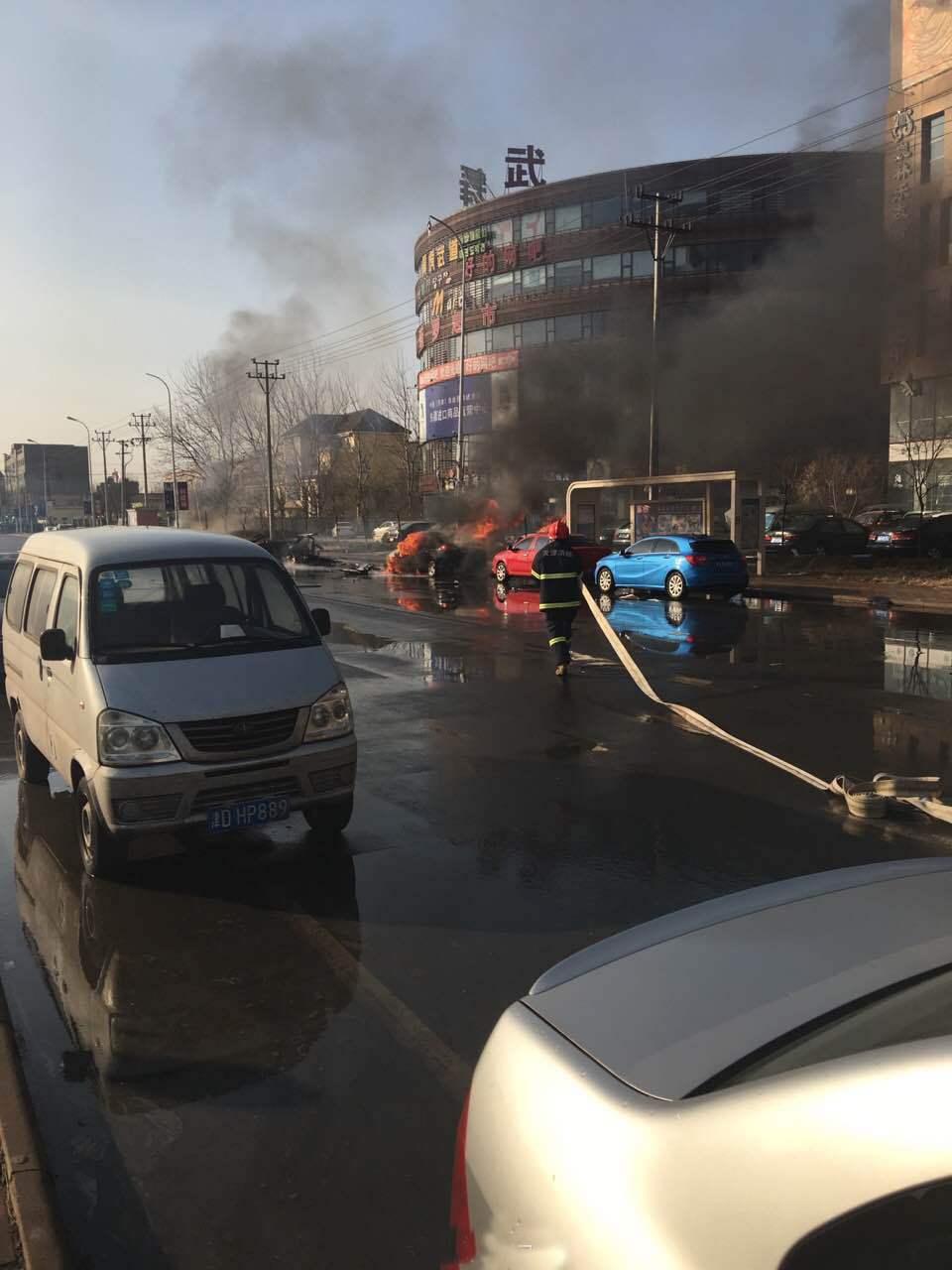 天津津南开发区运输液化气货车陆续5次爆炸
