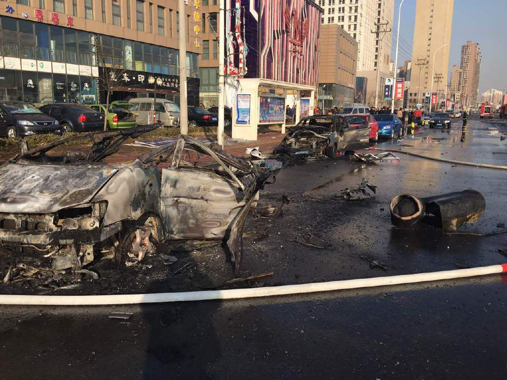 天津津南开发区运输液化气货车陆续5次爆炸