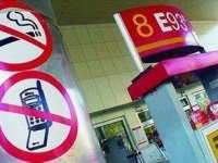 为什么在加油站中不容拨打手机?