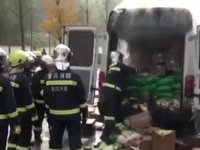重庆一火锅底料运输车突发自燃，空气中都是火锅味