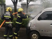 面包车动怒！！！扑救后消防员打开车门后吓出一身盗汗...