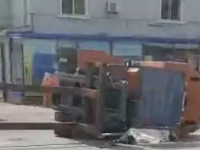 这些叉车变乱案例一向警醒着我们？？