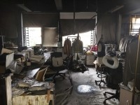 办公楼早晨动怒，，大片工位被销毁！！！警惕这个隐患……