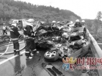 渝湘高速产生特大交通变乱 两车相撞致5人殒命